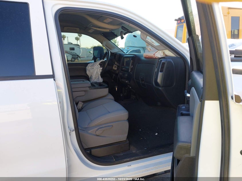 1GT42TCY2KF166972 2019 GMC SIERRA photo no. 5
