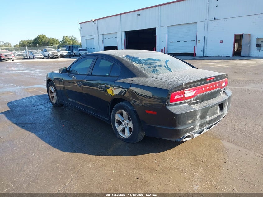 Vin: 2b3cl3cg5bh612709, lot: 44015657, dodge charger 20113