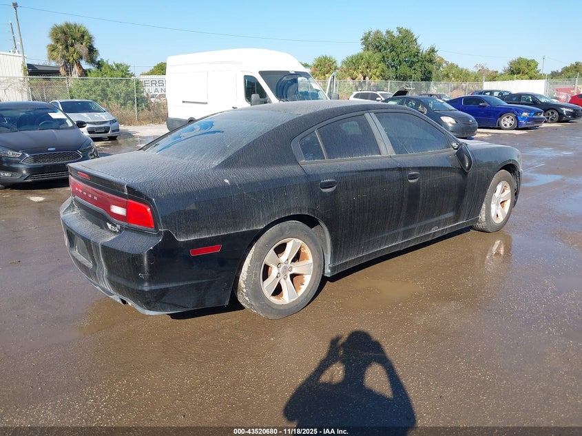Vin: 2b3cl3cg5bh612709, lot: 44015657, dodge charger 20114