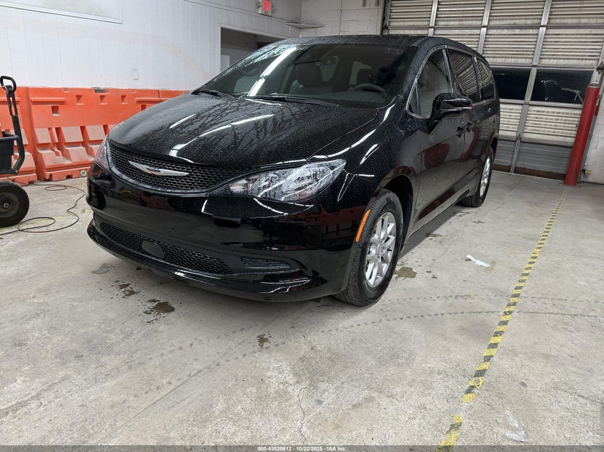 2C4RC1CG7TR185039 2026 CHRYSLER VOYAGER photo no. 2