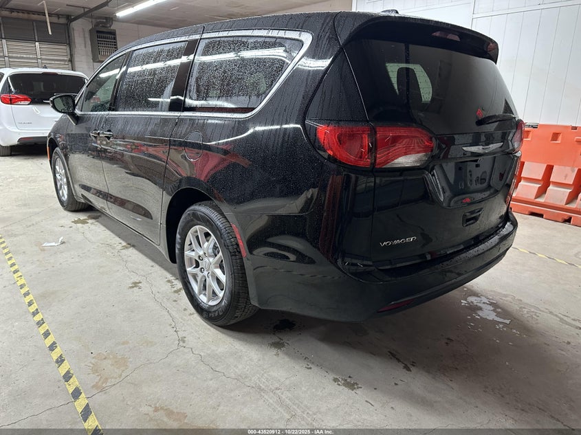 2C4RC1CG7TR185039 2026 CHRYSLER VOYAGER photo no. 3