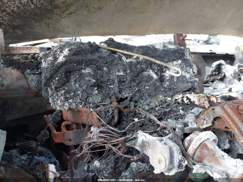 2009 Ford E-350 Cutaway VIN: 1FDEE35PX9DA80875 Lot: 43521097