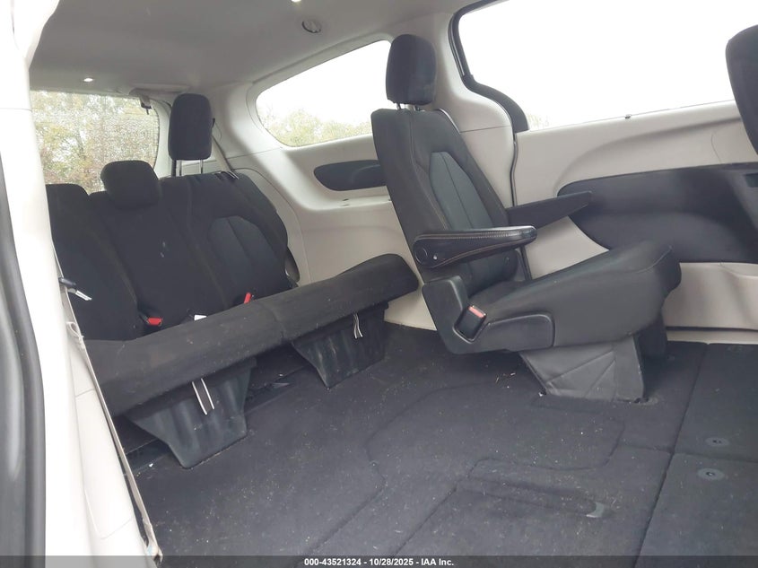 2020 Chrysler Pacifica Touring VIN: 2C4RC1FG9LR232969 Lot: 43521324