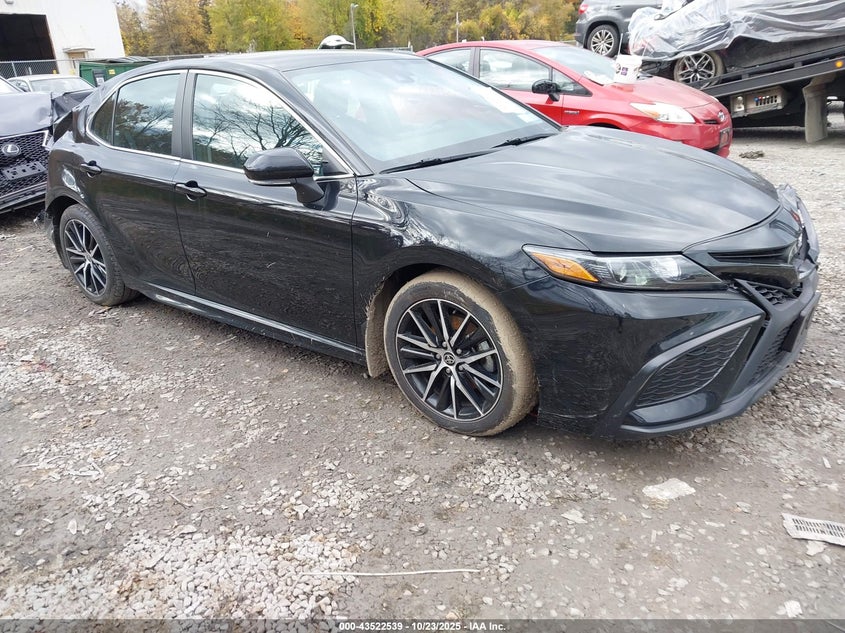 TOYOTA CAMRY SE AWD