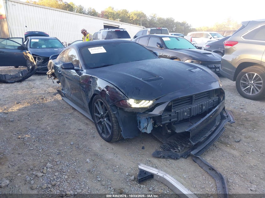 FORD MUSTANG GT