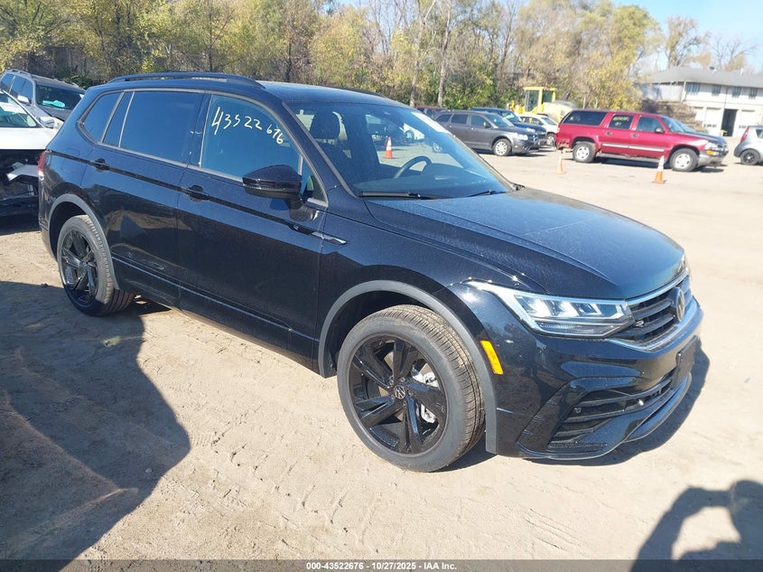 VOLKSWAGEN TIGUAN 2.0T SE R-LINE BLACK