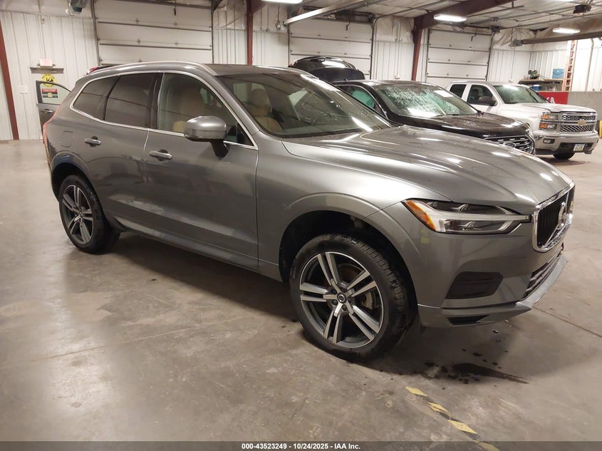 VOLVO XC60 T5 MOMENTUM