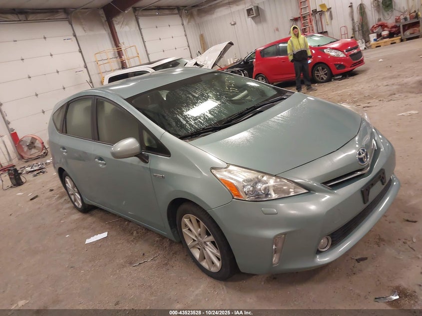 TOYOTA PRIUS V FIVE