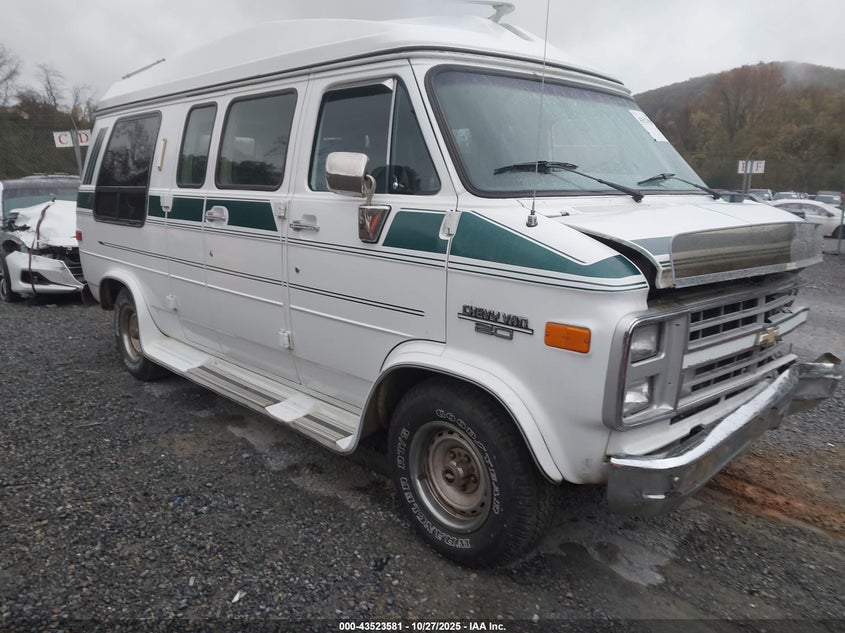 1GBEG25K4J7150102 1988 Chevrolet G20 auction photo 1