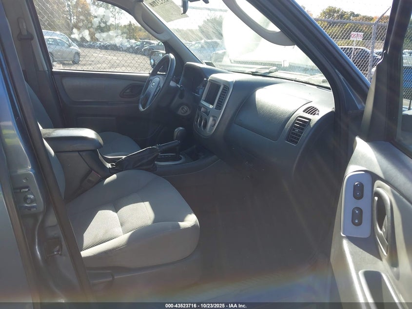 1FMCU03115KD64196 2005 FORD ESCAPE photo no. 5
