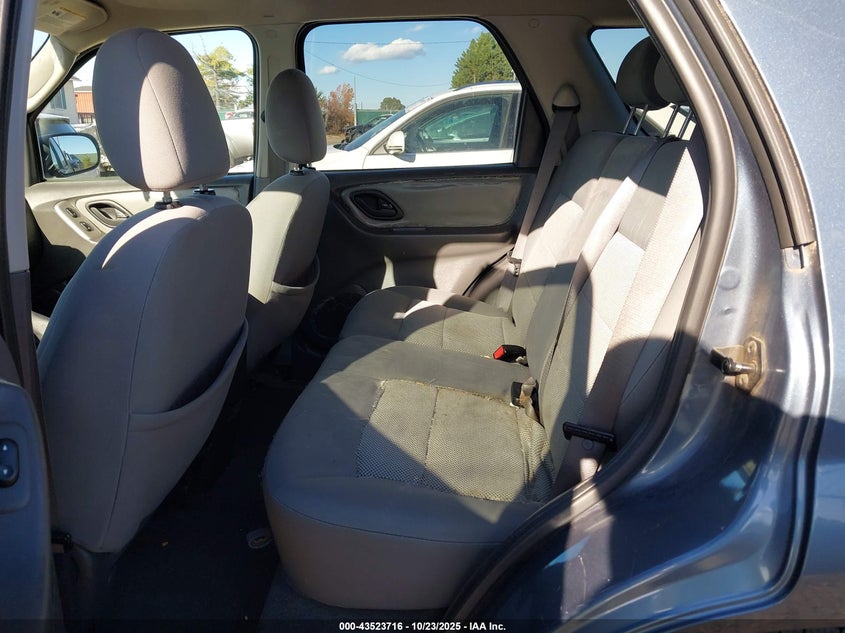 1FMCU03115KD64196 2005 FORD ESCAPE photo no. 8