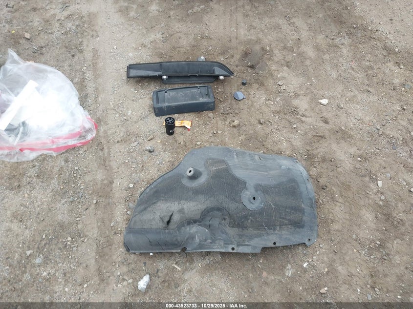 2018 Tesla Model 3 Long Range/Performance VIN: 5YJ3E1EBXJF114086 Lot: 43523733