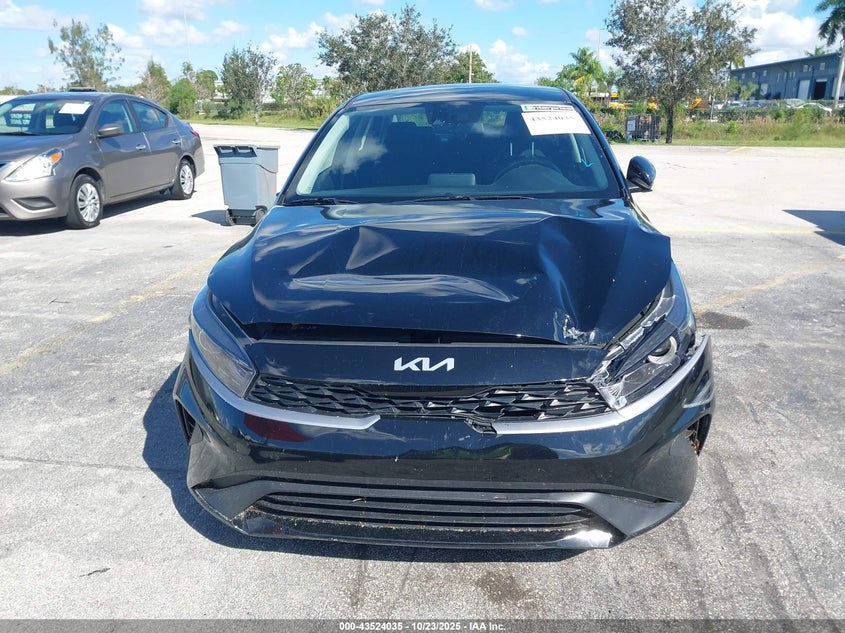 VIN 3KPF24AD5RE755582 2024 KIA FORTE LXS