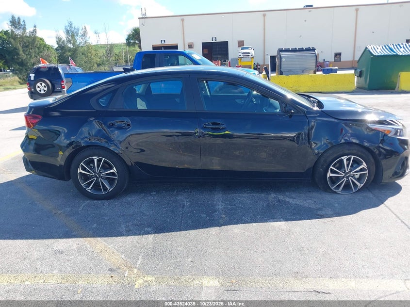VIN 3KPF24AD5RE755582 2024 KIA FORTE LXS