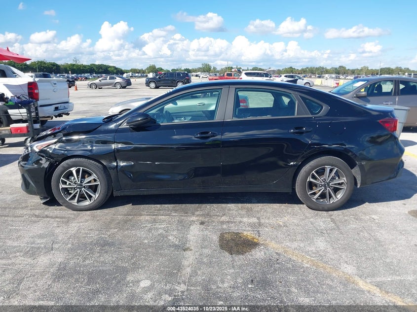 VIN 3KPF24AD5RE755582 2024 KIA FORTE LXS