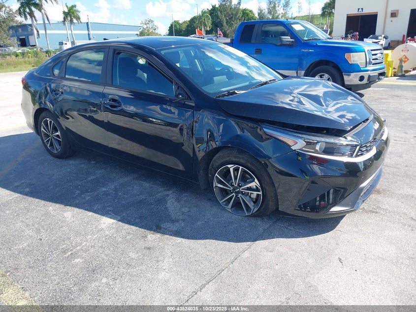 VIN 3KPF24AD5RE755582 2024 KIA FORTE LXS