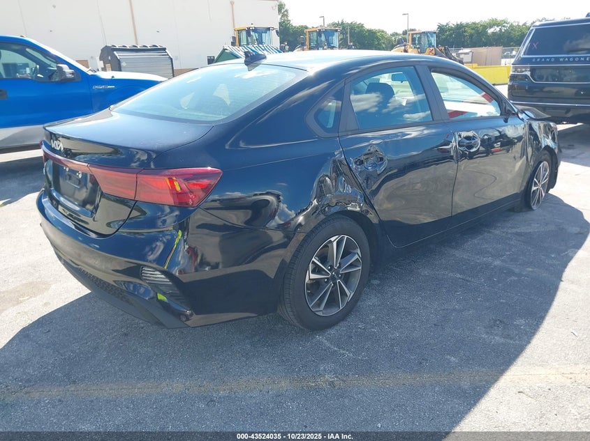 VIN 3KPF24AD5RE755582 2024 KIA FORTE LXS