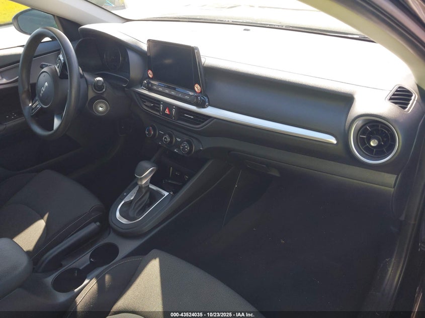VIN 3KPF24AD5RE755582 2024 KIA FORTE LXS