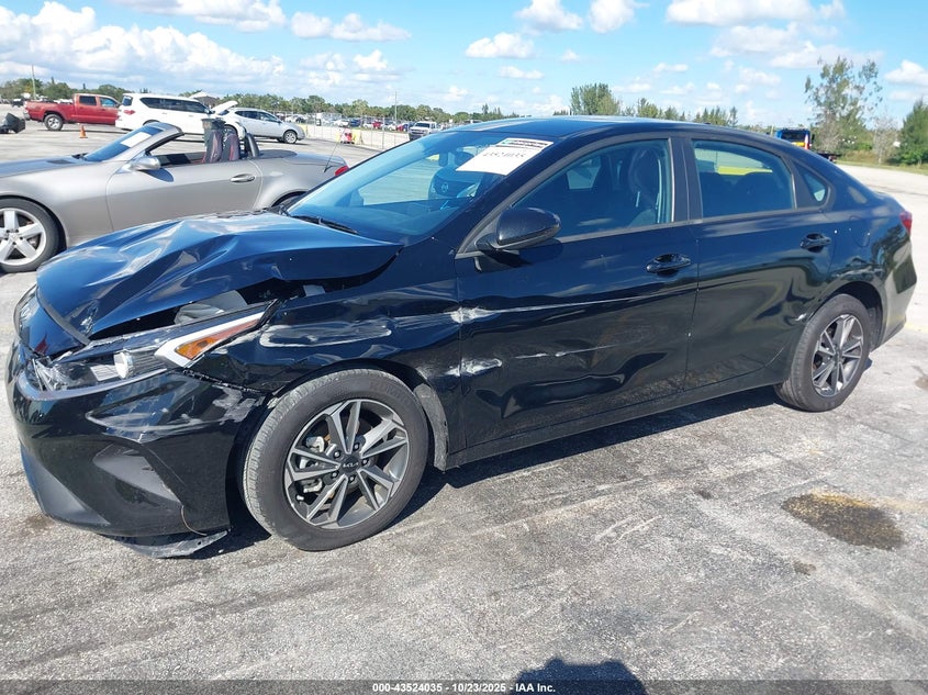 VIN 3KPF24AD5RE755582 2024 KIA FORTE LXS