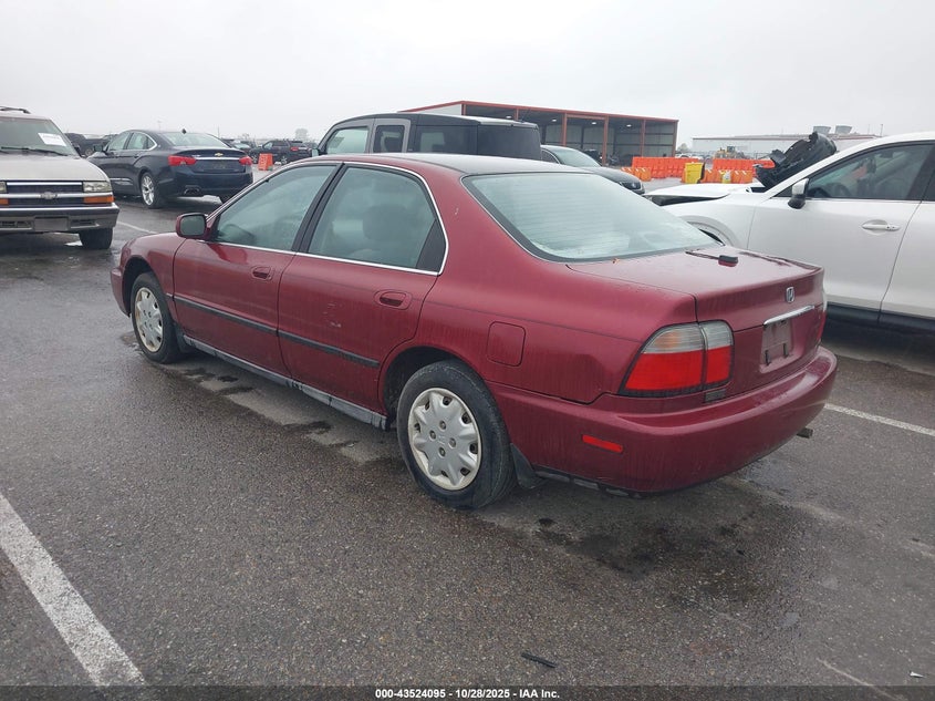 1HGCD5631VA067421 1997 HONDA ACCORD photo no. 3