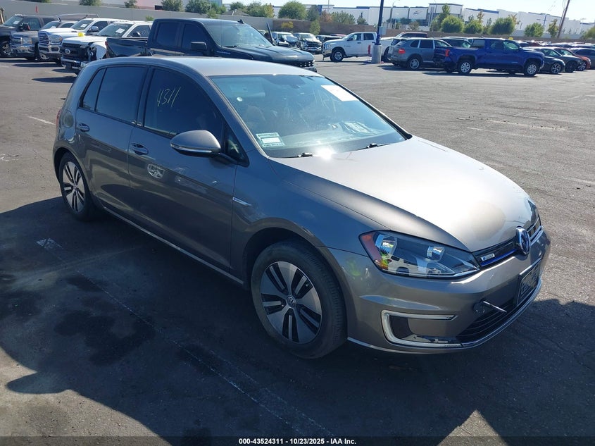 2016 VOLKSWAGEN E-GOLF SE - WVWKP7AUXGW916092
