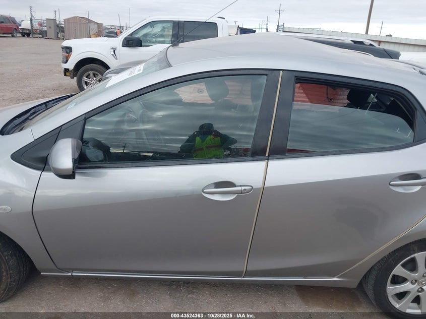 2011 Mazda Mazda2 Touring VIN: JM1DE1HY8B0122854 Lot: 43524363