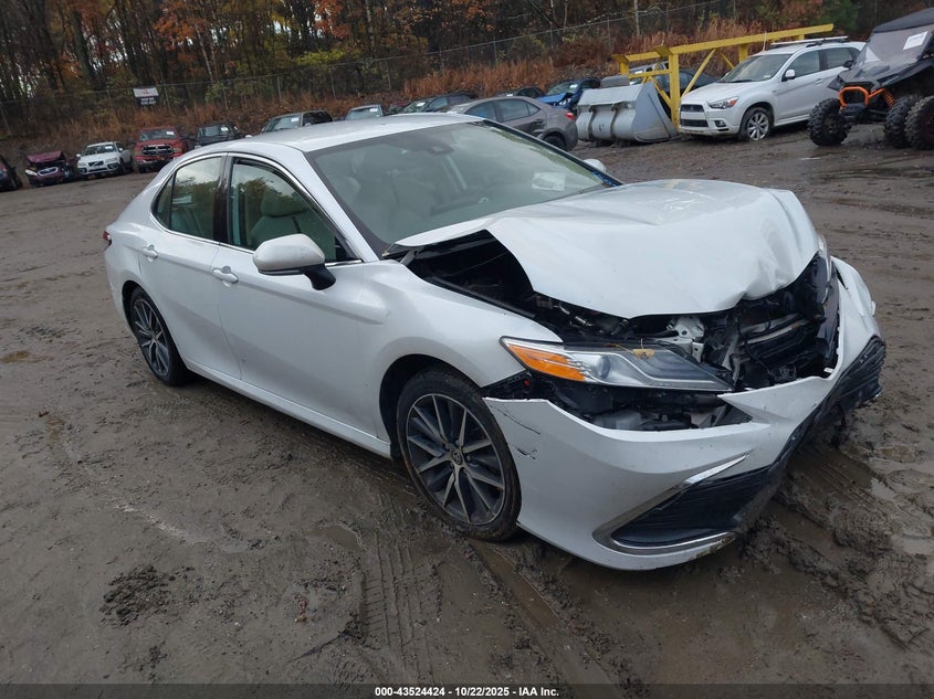 TOYOTA CAMRY HYBRID XLE HYBRID