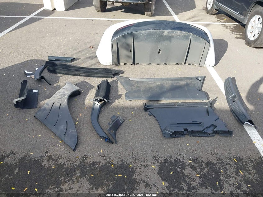 2019 Tesla Model S 100D/75D/Long Range/Standard Range VIN: 5YJSA1E27KF343818 Lot: 43524645