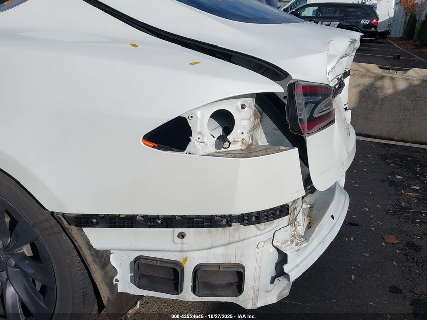 2019 Tesla Model S 100D/75D/Long Range/Standard Range VIN: 5YJSA1E27KF343818 Lot: 43524645