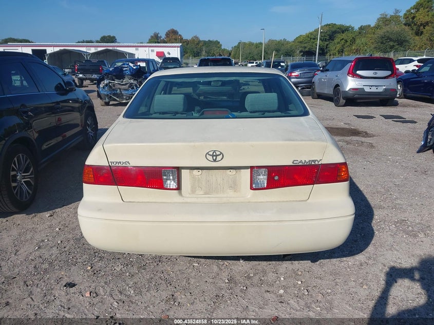 2000 Toyota Camry Le VIN: 4T1BG22K2YU975047 Lot: 43524858