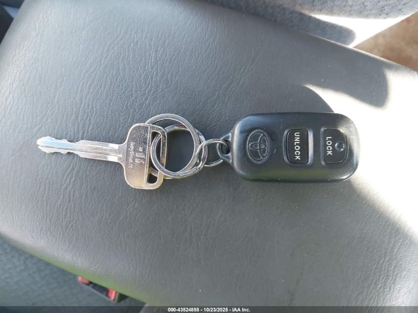 2000 Toyota Camry Le VIN: 4T1BG22K2YU975047 Lot: 43524858