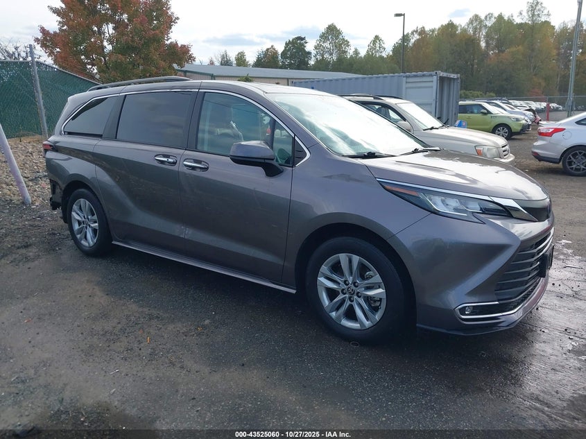 2022 TOYOTA SIENNA XLE - 5TDJRKEC5NS091036