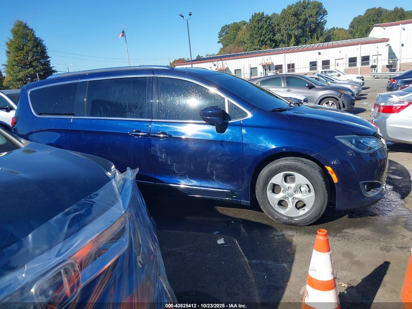 2018 Chrysler Pacifica Hybrid Touring L VIN: 2C4RC1L76JR133494 Lot: 43525412