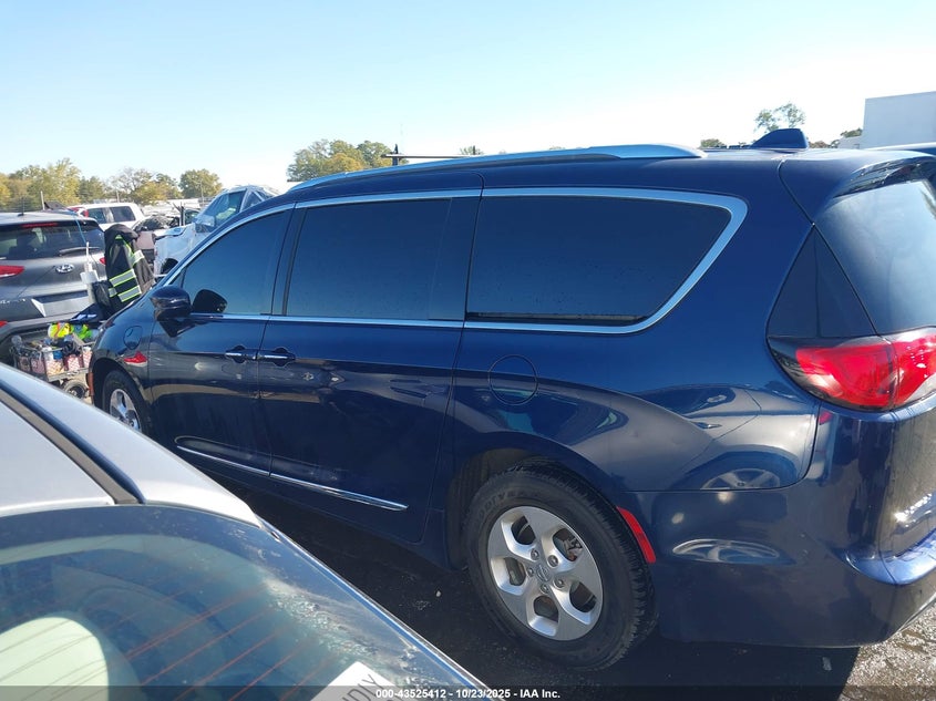 2018 Chrysler Pacifica Hybrid Touring L VIN: 2C4RC1L76JR133494 Lot: 43525412