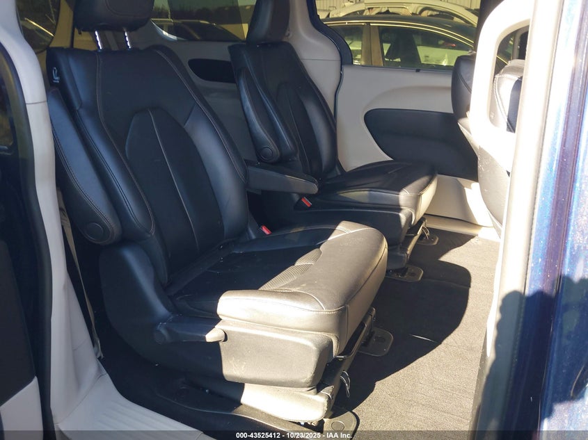 2018 Chrysler Pacifica Hybrid Touring L VIN: 2C4RC1L76JR133494 Lot: 43525412