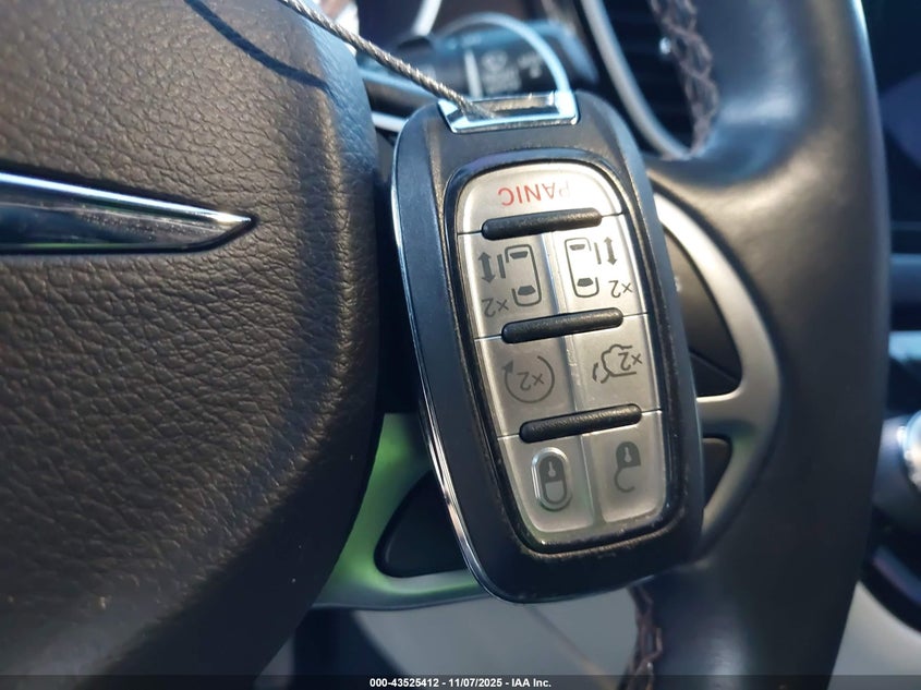 2018 Chrysler Pacifica Hybrid Touring L VIN: 2C4RC1L76JR133494 Lot: 43525412