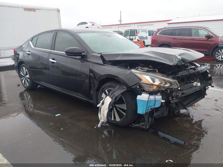 NISSAN ALTIMA SV FWD