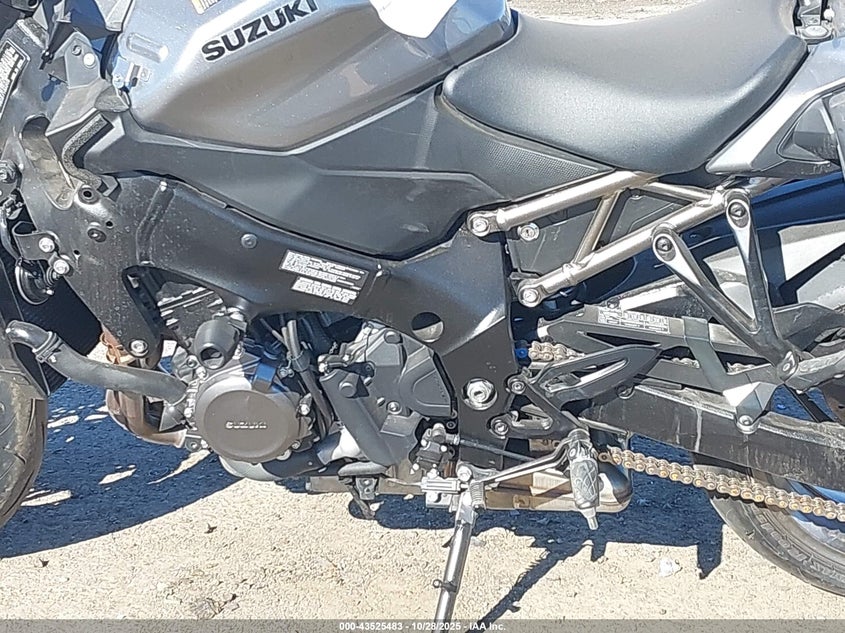 2025 Suzuki Gsx1000 Gt/Gt+ VIN: JS1EK12B0S7100205 Lot: 43525483