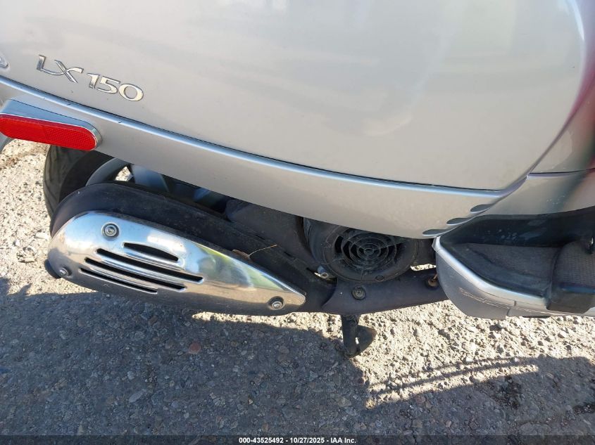 2009 Vespa Lx 150 VIN: ZAPM448F495016075 Lot: 43525492