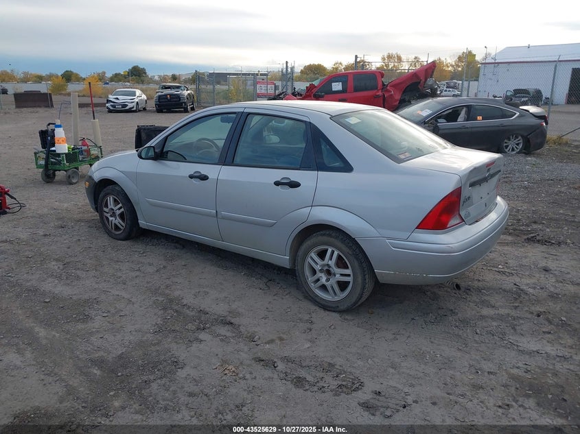 1FAHP34342W217464 2002 FORD FOCUS photo no. 3