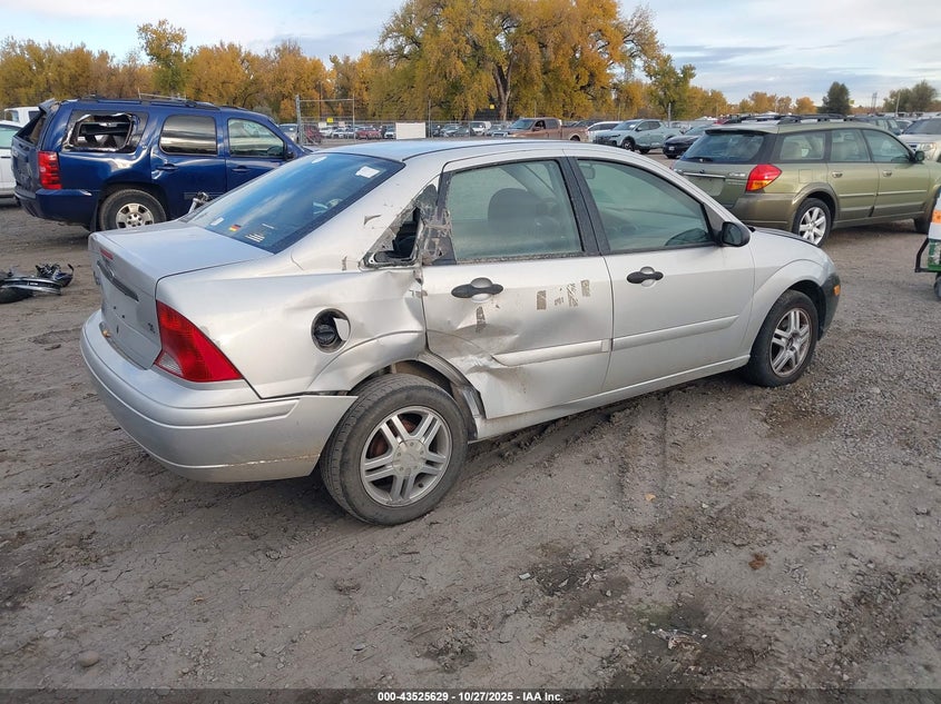 1FAHP34342W217464 2002 FORD FOCUS photo no. 4