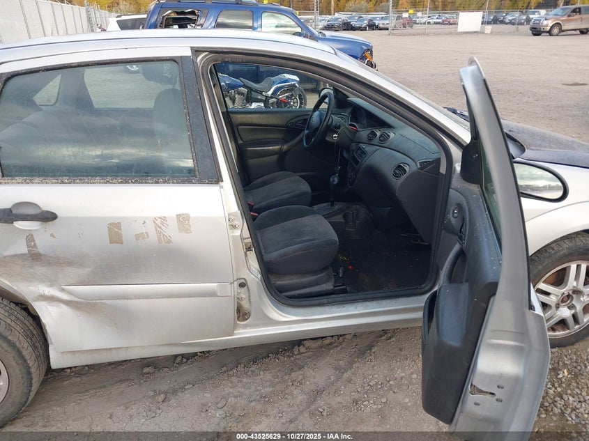 1FAHP34342W217464 2002 FORD FOCUS photo no. 5