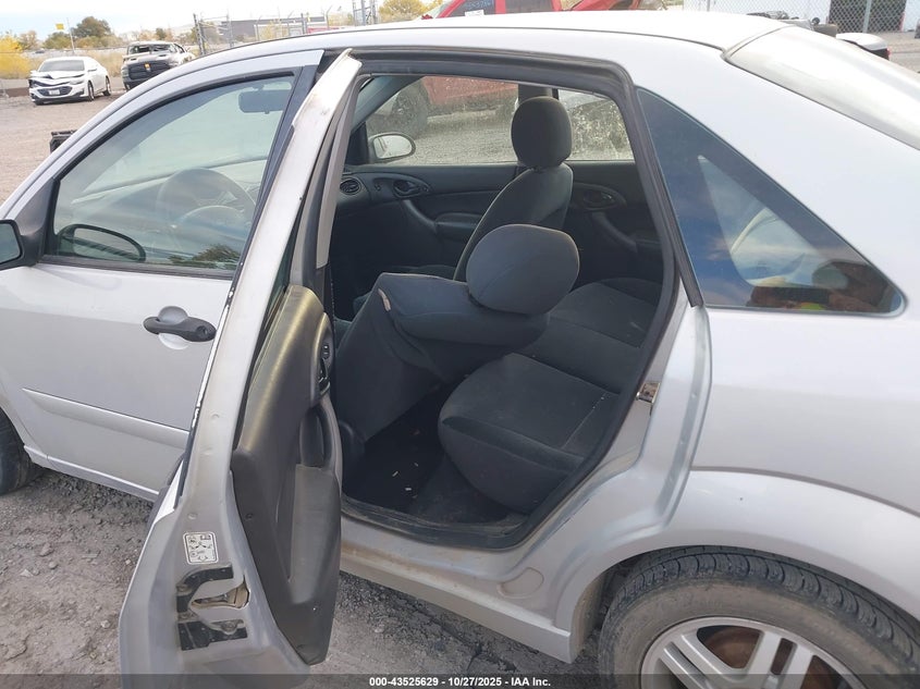 1FAHP34342W217464 2002 FORD FOCUS photo no. 8
