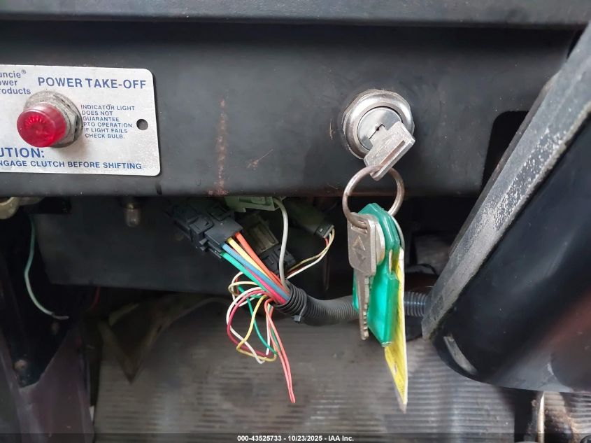 1998 International 4000 4700 VIN: 1HTSCABM5WH528734 Lot: 43525733