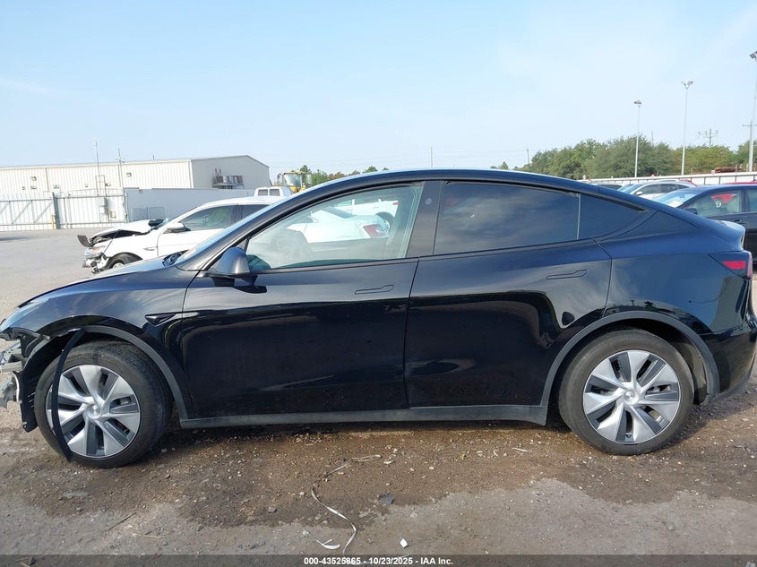 2024 Tesla Model Y Long Range Dual Motor All-Wheel Drive/Rwd VIN: 7SAYGDEDXRF071712 Lot: 43525865