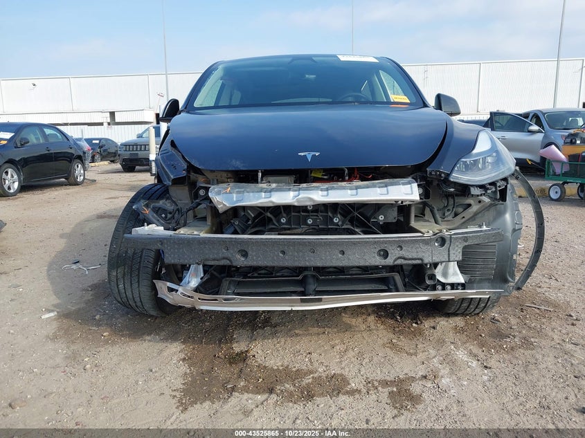 2024 Tesla Model Y Long Range Dual Motor All-Wheel Drive/Rwd VIN: 7SAYGDEDXRF071712 Lot: 43525865