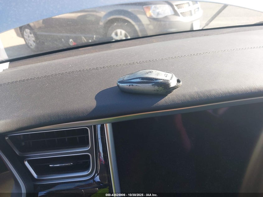 2017 Tesla Model S VIN: 5YJSA1E25HF212217 Lot: 43525906