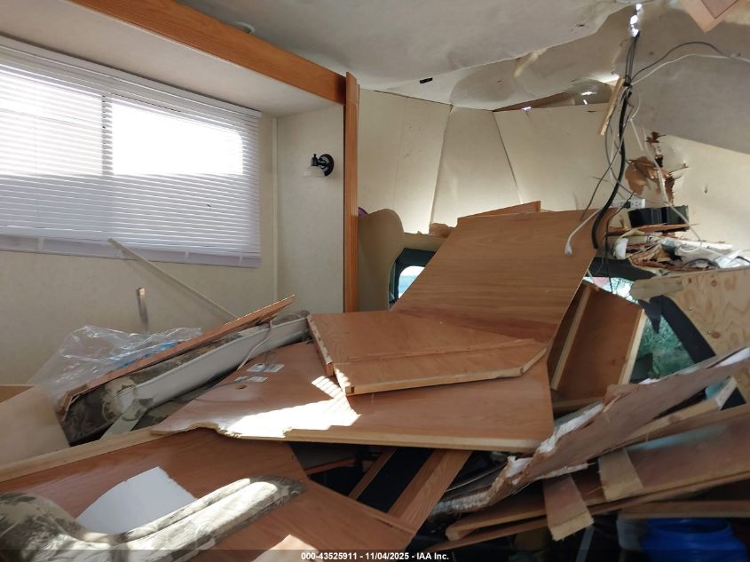 2002 Ford E-450 Cutaway Standard VIN: 1FDXE45S02HB44472 Lot: 43525911