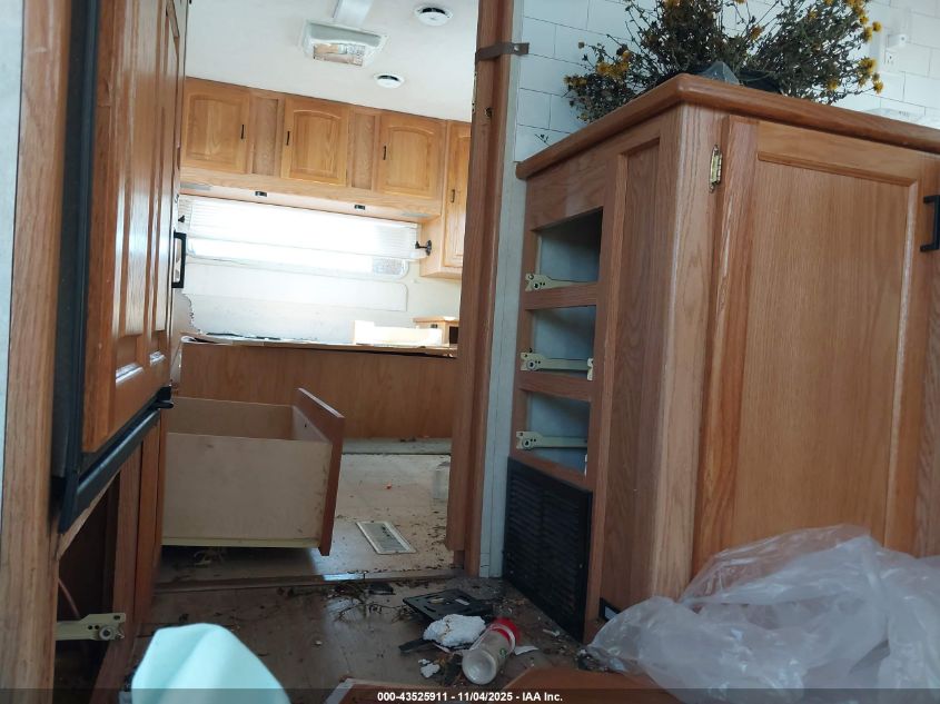 2002 Ford E-450 Cutaway Standard VIN: 1FDXE45S02HB44472 Lot: 43525911