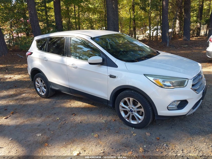 2017 FORD ESCAPE SE - 1FMCU0GD9HUD05507